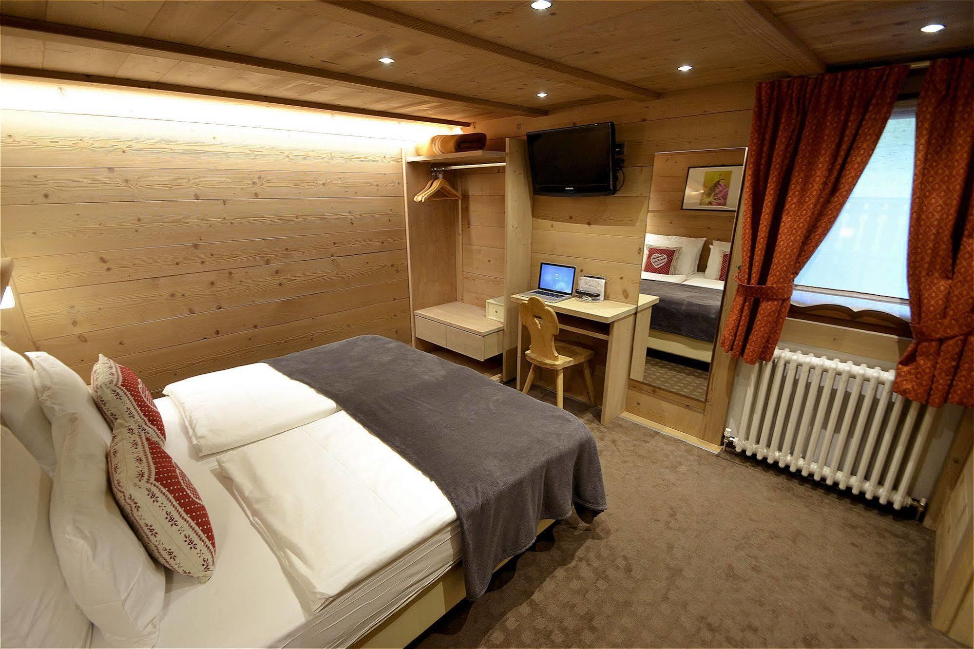 Piccolo Tibet Hotel 3*